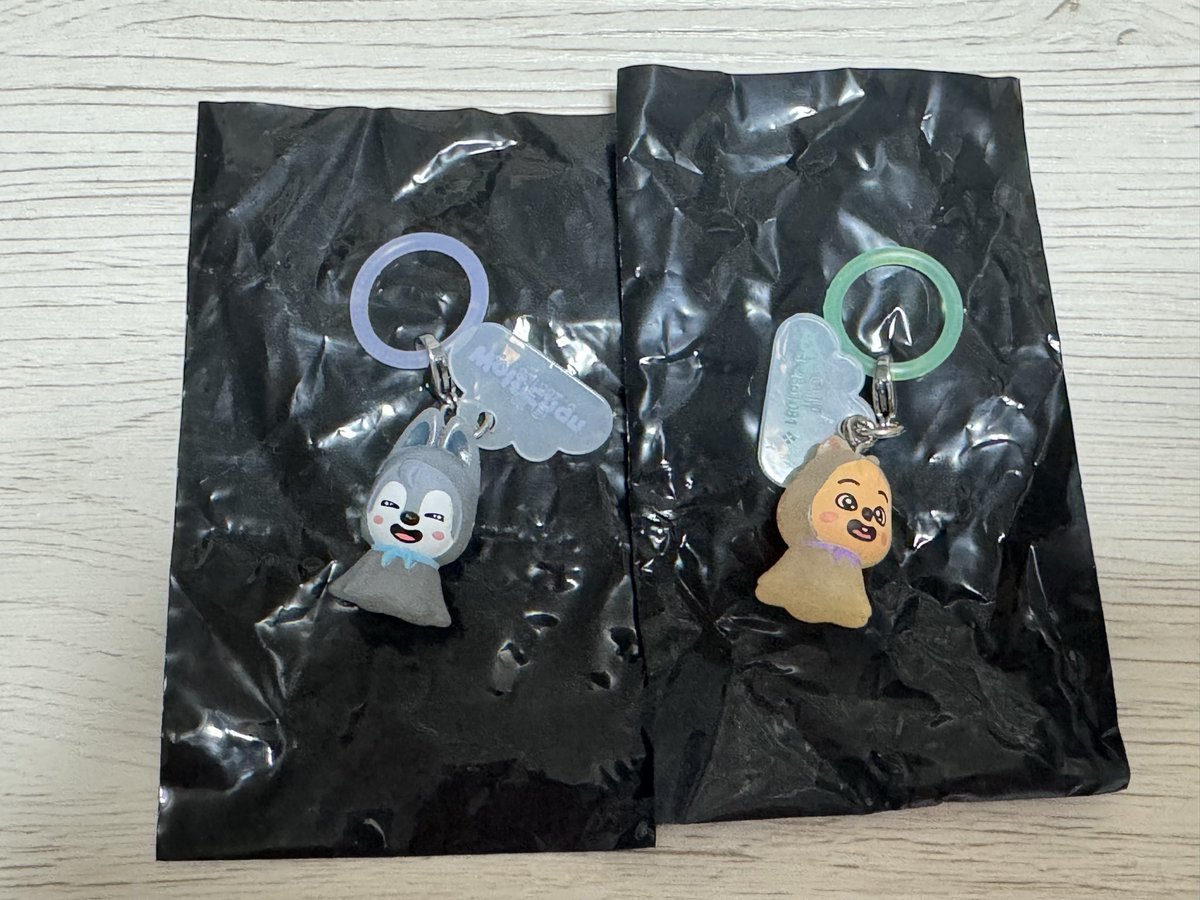 mokaade2's tweet photo. StrayKids スキズ SKZOO めじるしアクセサリー  ガチャ　交換 雲ver.

譲)🐺ウルフチャン  🐿ハンクォッカ

求)🦊 フォクシニー 

郵送または都内手渡し
気軽にお声掛けください🙇🏻 https://t.co/hTidlVJCgb
