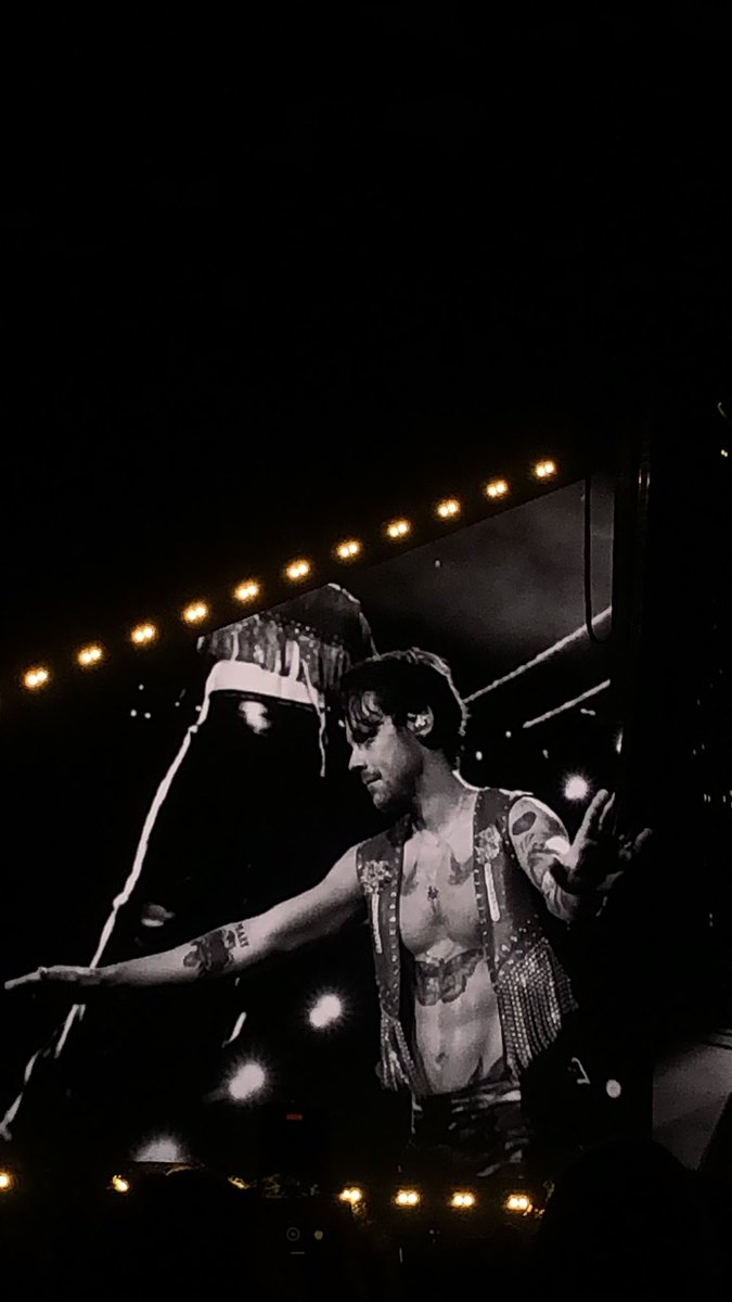 martiblu_'s tweet photo. hey @HSHQ I’d love being photographer for the night today!! came all the way from Spain just for tonight with my friend Lourdes!! This is my first ever concert in Wembley so I’ll love the memory, we will be south standing giving our all🪩♥️ https://t.co/ptrZVwbum9