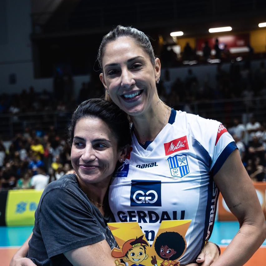 _EliteDoVolei's tweet photo. 🏐🇧🇷 BRUNA MELATO ASSUME NA SELEÇÃO FEMININA

Fisioterapeuta do Minas Tênis Clube, reconhecida pelo excelente trabalho desenvolvido no clube, já recebeu diversos elogios de atletas. Em uma das ocasiões, a central Carol Gattaz chegou a dedicar um Troféu VivaVôlei à profissional. https://t.co/ItnBe60S4L