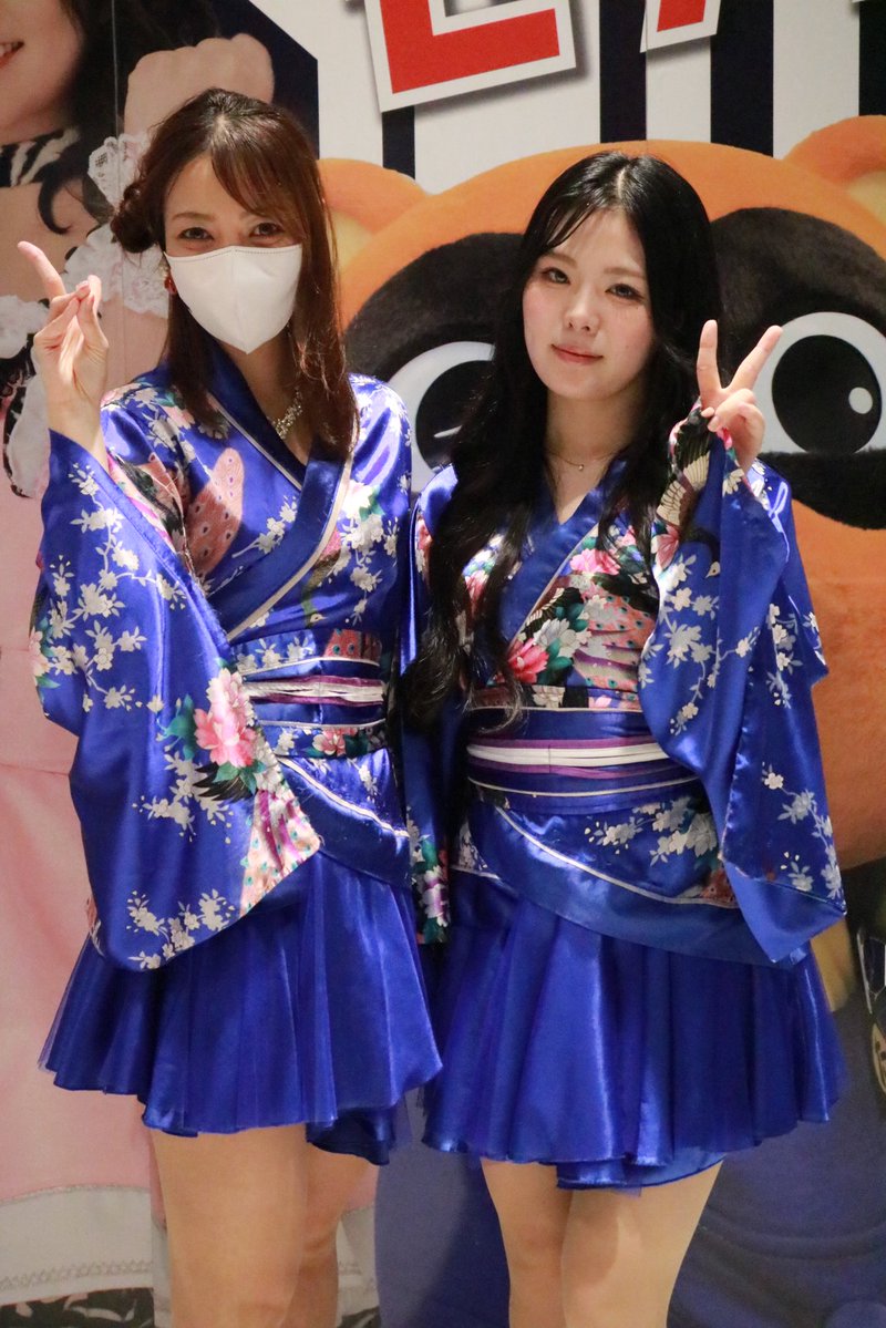 AichiSTATIONR25's tweet photo. 昨日だけど…仕事終わりにサンバリへ立ち寄り(((((*´･ω･)ﾄｺﾄｺ

久しぶりに真桜さんにご挨拶(*´`)
もう1人の女の子はさくらこさん😁
SNSをやってないみたいなのでアカウントはないそうです。 https://t.co/AXmUw5SLkx