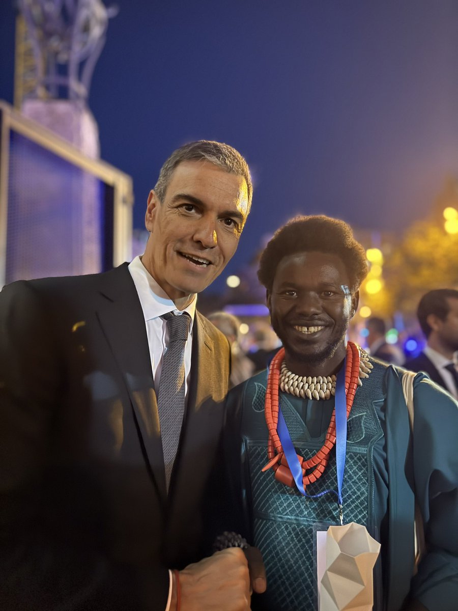 DavidYambio's tweet photo. At the inauguration of the Basílica de la Sagrada Família Wednesday evening, I had the opportunity to thank @sanchezcastejon and share a few words with him.

He encouraged me to continue my journey towards justice and told me that he is with us and that together we will win.

In all of Europe, few political leaders have consistently stood against racism, fascism, war, and the erosion of international law and human rights without bending to the powerful. Pedro Sánchez is one of them.

He faced brutal attacks from across Europe when he decided to regularise more than half a million migrants and refugees in Spain, yet he stood his ground. This is only one of the many principled positions he has taken in defence of human dignity and fundamental rights.

For that, he has my respect and gratitude.