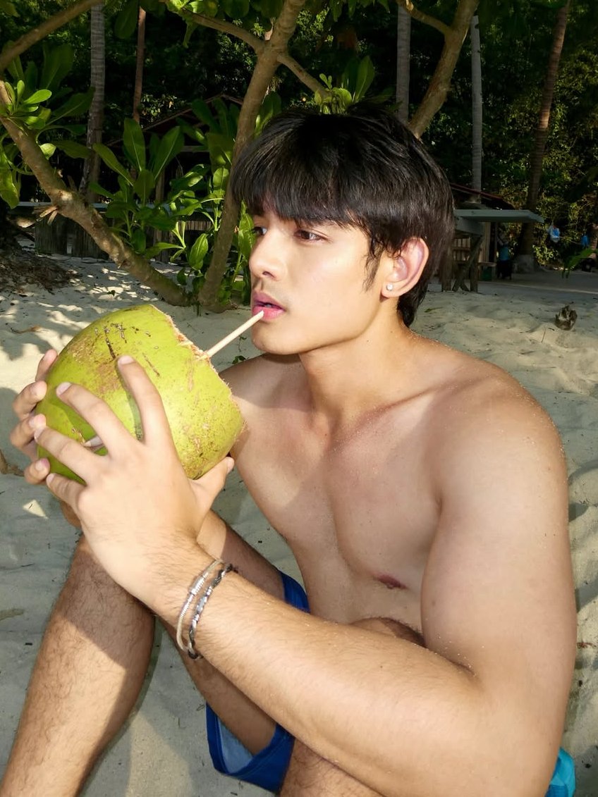 gelograph's tweet photo. Pa-Buko Juice ni Mark Ian 🤤 https://t.co/hUeilj42bU