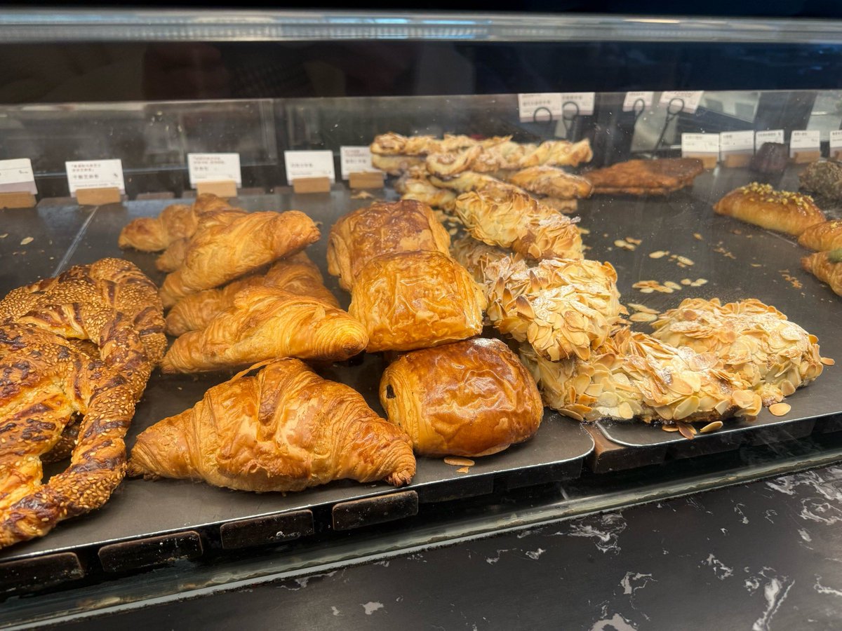 maan_fernandez's tweet photo. Nothing hits quite like warm croissants dipped in creamy hot chocolate on a rainy afternoon. Pure comfort in every bite. https://t.co/RL0NkVfji2