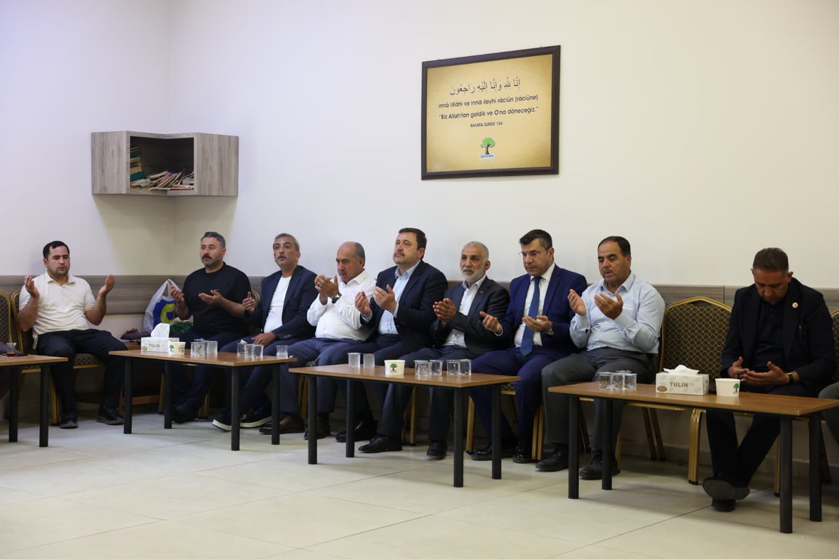 AKPartiG_Antep's tweet photo. İl Başkanımız Sayın Fatih Muhaddis Fedaioğlu, İl Başkan Yardımcılarımız ve İl Yönetim Kurulu Üyelerimiz;

MHP Gaziantep İl Başkanlığının çeşitli kademelerinde görev yapan Sayın Arif Melek'in ahirete irtihâl eden annesi Fatma Yıldırım Melek için gerçekleştirilen taziye ziyaretine katılarak aileye başsağlığı dileklerini ilettiler.

Merhume Fatma Yıldırım Melek'e Allah'tan rahmet; başta Arif Melek olmak üzere ailesine, yakınlarına ve sevenlerine sabır ve başsağlığı diliyoruz.

Rabbim mekânını cennet eylesin inşallah. 🤲🏻

@fmfedaioglu
@mhp_gaziantep
@Akparti