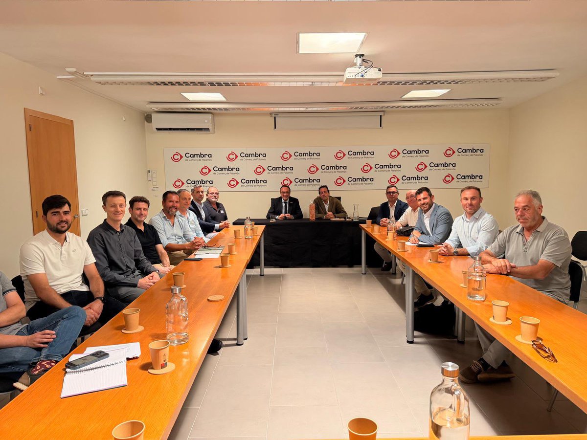 joseprull's tweet photo. A la reunió amb el Ple de la Cambra de Comerç de Palamós parlem de reptes econòmics de la demarcació i del país, i de la necessitat d’agilitzar bé i desburocratitzar. 

També de la llei de cambres que es tramita al Parlament, una norma pròpia que els donarà més eines i recursos. https://t.co/2lGExHKt5c