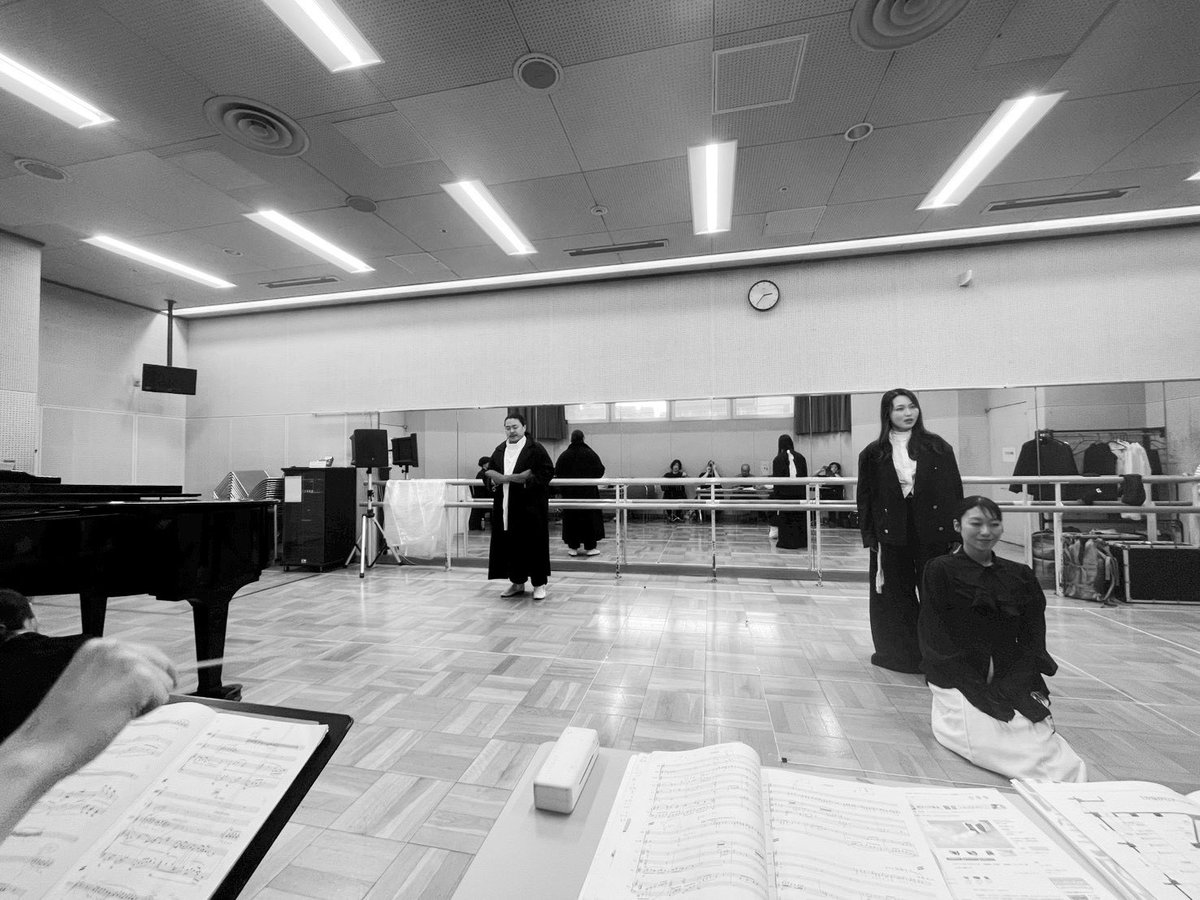 AugustSmash's tweet photo. 6/19-20 小劇場オペラ《出雲阿国》

公演まであと一週間

作曲（ピアノ伴奏版へのリアレンジ）の担当、そして初演以来久々の指揮者として登壇いたします。伴奏がピアノ一本となり、曲のイメージ、伴奏における音楽の意図、ニュアンスもアンサンブル版から大きく変化しました。

（つづく↓） https://t.co/vmhUMfUyUG