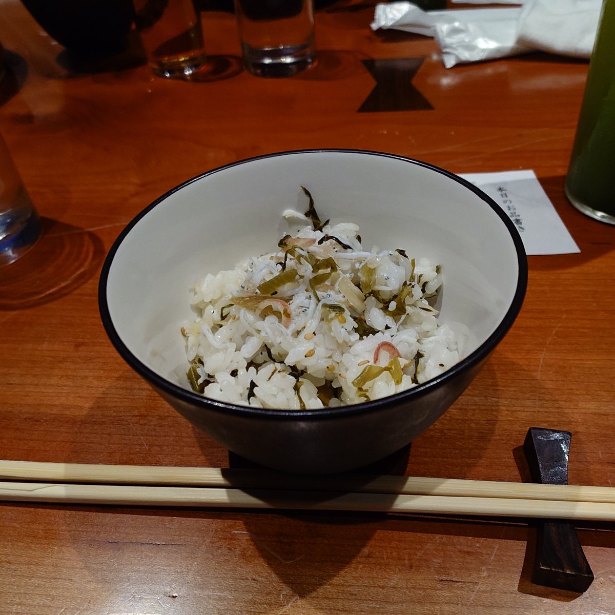 aug0618's tweet photo. 高菜シラスご飯です。
鰻は高くて食べられません🥲 https://t.co/43x9F9e1nl