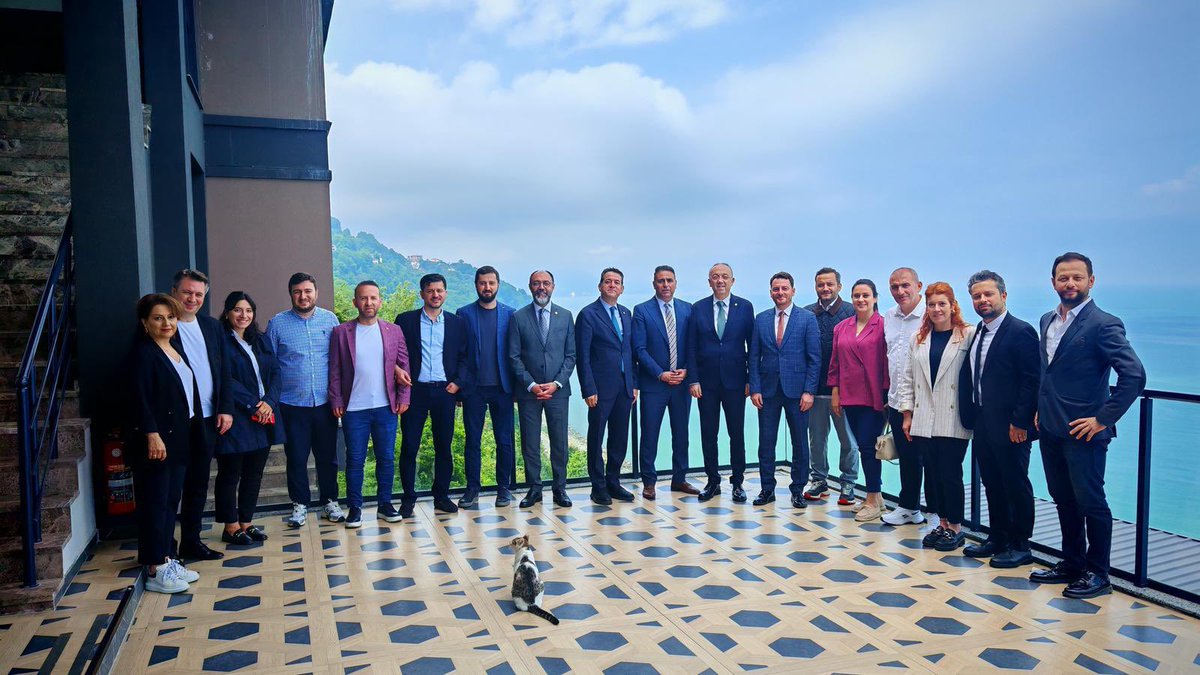 TrabzonEo's tweet photo. TEB Başkanı Ecz. M. İrfan Demirci, TEB Genel Sekreteri Uzm. Ecz. Taner Ercanlı ve TEB Saymanı Ecz. Tolga Mumcu Çetinkaya, Rize ilimize ziyarette bulundular. Nazik ziyaretleri için teşekkür ediyoruz. https://t.co/MwKsVXExTC