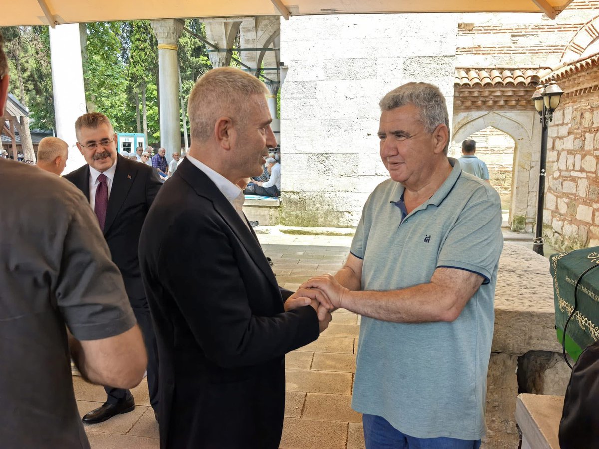GebzeAk's tweet photo. Kocaeli Milletvekillerimiz Veysel Tipioğlu, Cemil Yaman, İlçe Başkanımız Recep Kaya,Belediye Başkanımız Zinnur Büyükgöz ve yönetimimizle birlikte Merhum Mehmet Savur’u son yolculuğuna uğurladık.
Merhuma Allah’tan rahmet diliyoruz.

#AkPartiGebzeSahada https://t.co/gZPJH1FUu7