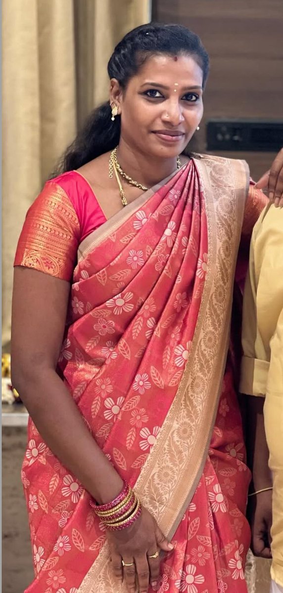 priyaareddy_5's tweet photo. naan unggaludanoa allathu yen kanavarudanoa iruppathaip paarkka virumbukireergalaa? https://t.co/QAOsjcznK4