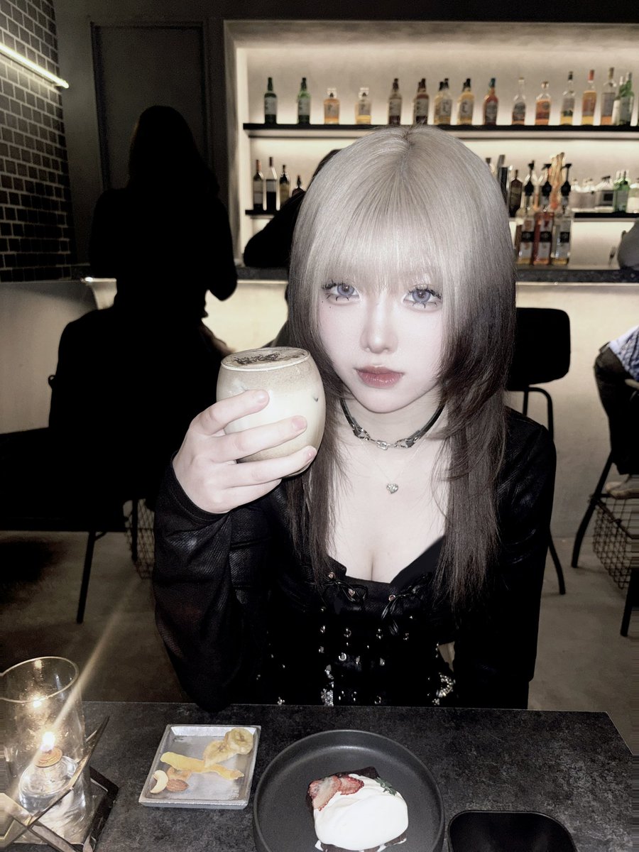 Mary_35sango's tweet photo. 突然ですが7月でナイトメアを卒業することになりました。

今まで見てくれてありがとう幸せでした😭会いに来てくれた人も遠隔してくれた人も
本当に本当にありがとう
出勤情報すぐだすからもう少しだけ見ててくれると嬉しいです https://t.co/OzuazHMK9I