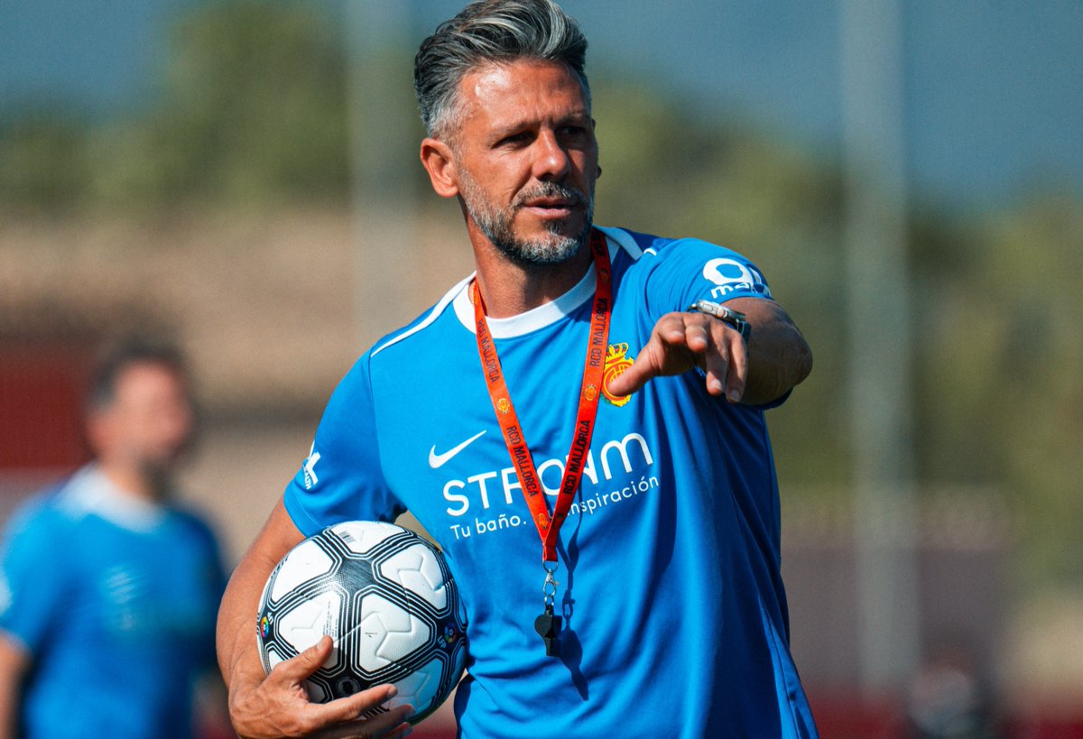 deportescopebal's tweet photo. CASO DEMICHELIS información confirmada por DEPORTE COPE BALEARES tras la noticia adelantada por Radio Marca Baleares.
El técnico sopesa su salida a la Bundesliga, no le ha comunicado nada al Mallorca aún, en el club se remiten a la cláusula de rescisión. https://t.co/rf26z0kaMD