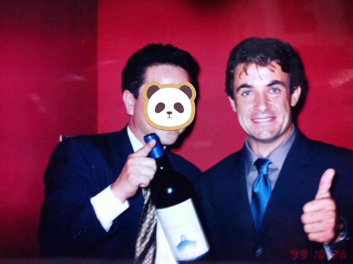 Exhaust1983's tweet photo. 昨日アレジの誕生日だ
1999年 日本GPで来日した
アレジとのツーショット
俺34歳 アレジ35歳
月日の流れは早いわ😅 https://t.co/ABBBEUf5wJ