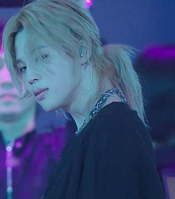 Firefly_1202's tweet photo. Looking as stunning as ever for Busan D1 🎀 https://t.co/rAF3ZadyGZ