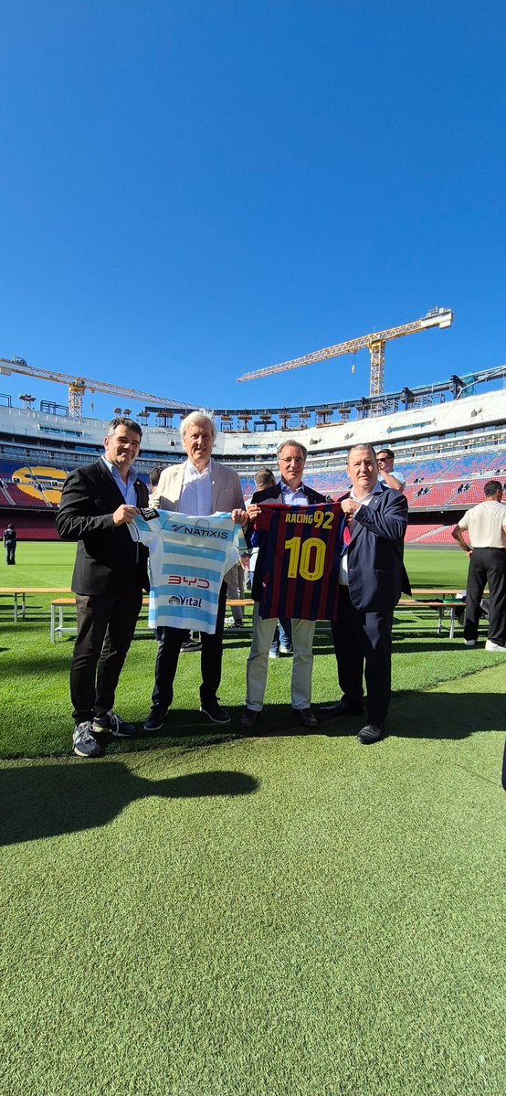 avrfcb's tweet photo. Tarda de rugby al Spotify Camp Nou, amb els Campions de la @top14rugby del 2016, per a commemorar el Xè Aniversari, amb la plantilla i Staff dels @racing92 d'aquell any.

@FCBarcelona 
@BarcaAmateurs 
#fcb 
#barçarugby 
#barcelona https://t.co/mwlCKlUiPT