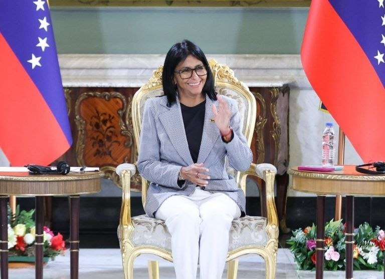 mippci_ven's tweet photo. #NotiMippCI 📰🗞| Presidenta (E) Delcy Rodríguez lideró firma de acuerdos estratégicos con la empresa Shell

Lea más ⏩ https://t.co/Q9ogNwwkuX https://t.co/iNnQoBFNfi
