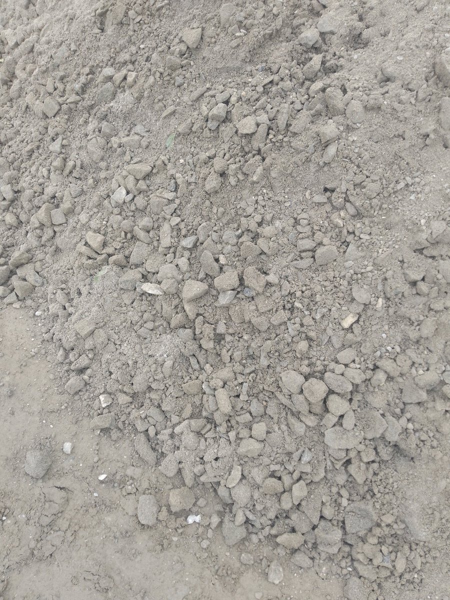 umukoro87299's tweet photo. A strong road starts with a properly designed stone base.
Many road failures are not caused by the asphalt surface but by a weak or poorly graded stone base underneath.
#CivilEngineering #RoadConstruction #StoneBase #MaterialTesting #Infrastructure #Construction #Engineering https://t.co/RJjxUf4Dk6
