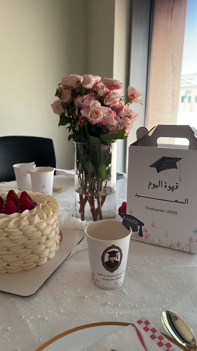 Starsnad's tweet photo. أخر أختبار و أخر يوم بمسيرتي الجامعية ، الحمد لله على التمام و حسن الختام 🤍🥹✨

انا اليوم رسمياً خريجة 🎓 https://t.co/9OYJCfgbD2