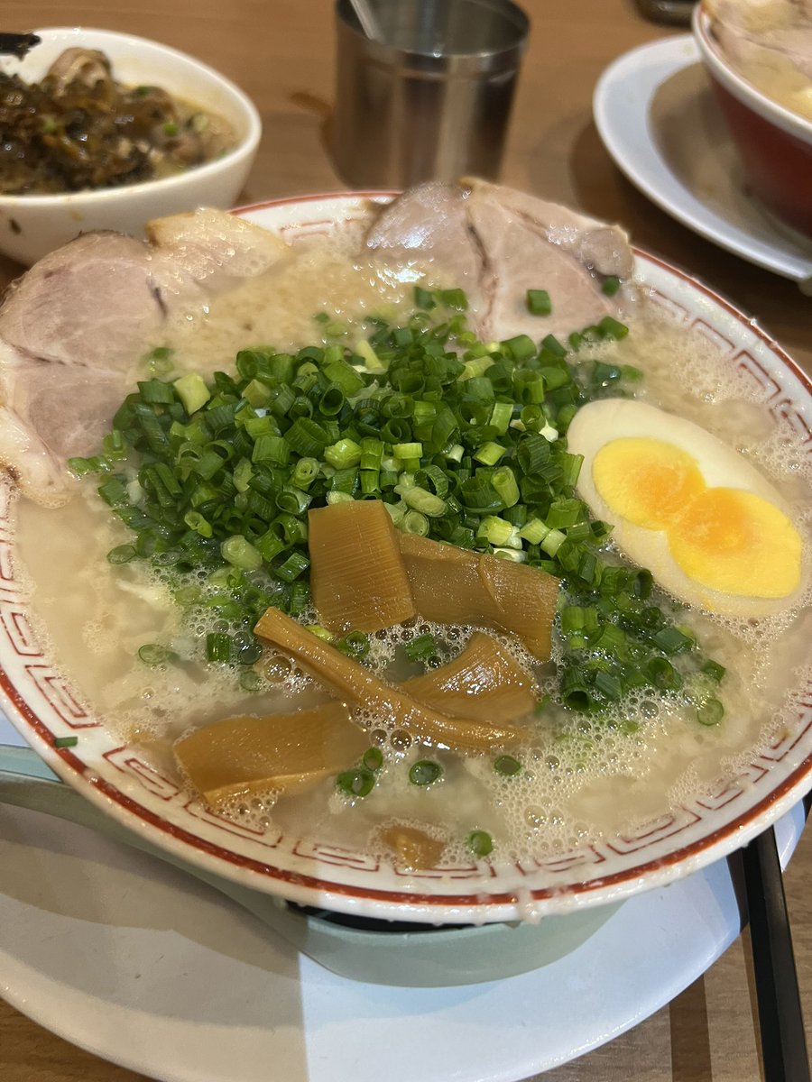 chronic63's tweet photo. だるま大使本店

仕事で疲れたので豚骨チャージ♡
すげーうまかった https://t.co/eomAmRnHXZ