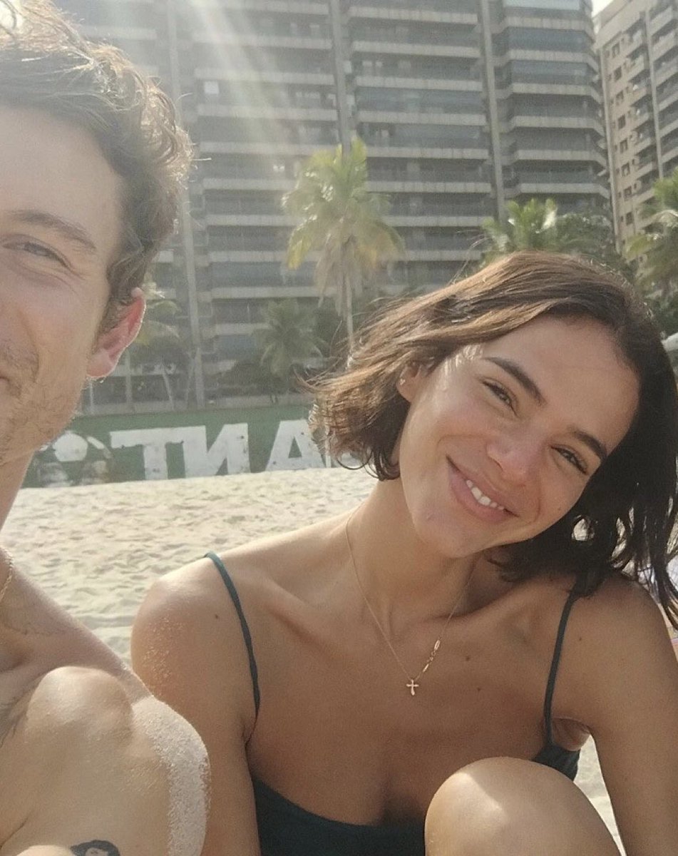 BrunaAccess's tweet photo. Bruna Marquezine e Shawn Mendes no Rio. 💖 https://t.co/1WxXnGZR90