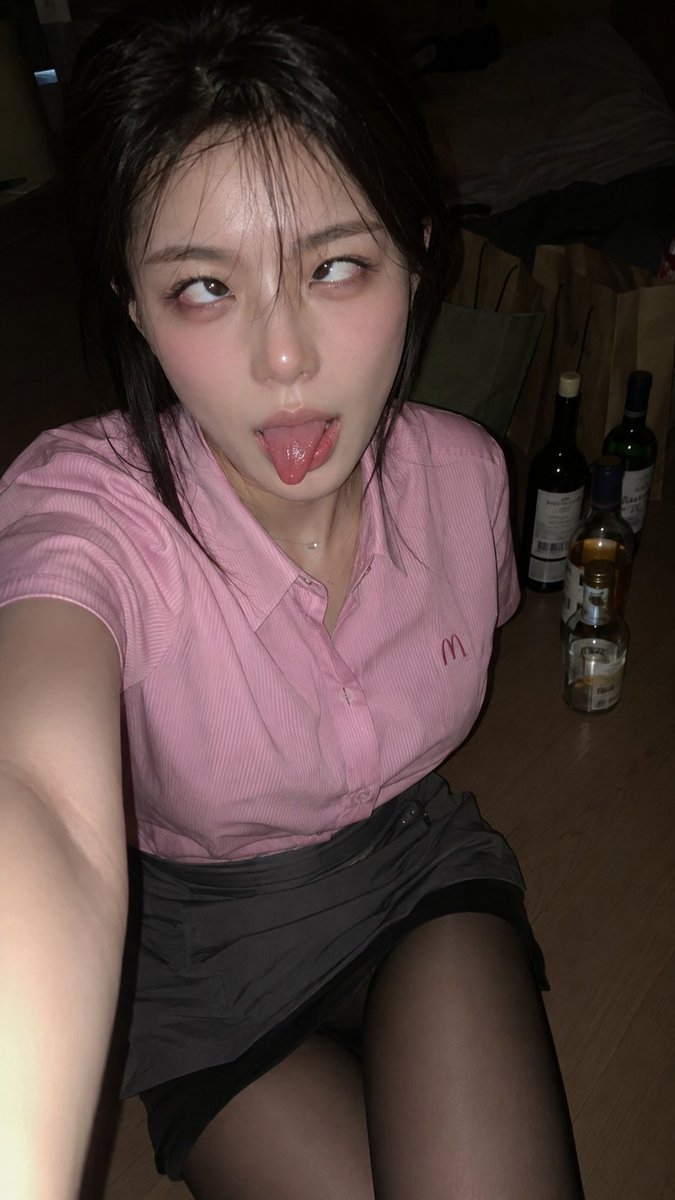 make56149007's tweet photo. #GPT  #image2  #AI美女 36 - 麦当劳女孩2 https://t.co/luq21R9Hhl