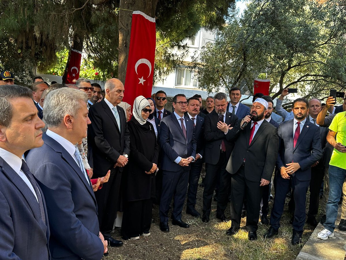 ridvanuz17's tweet photo. Türklerin Anadolu’dan Rumeli’ye geçişinin ve Gelibolu’nun Fethi’nin 672. yıl dönümü kapsamında düzenlenen anma ve tören programlarında bir araya geldik.

TBMM Başkanımız Sayın Numan Kurtulmuş’un katılımlarıyla; Gazi Yakup Bey Türbesi, Lapseki-Gelibolu Boğaz Geçişi, Gelibolu Tören Programı ve Gazi Süleyman Paşa Türbesi’nde aziz ecdadımızı rahmet, minnet ve saygıyla andık.

Başta Gazi Mustafa Kemal Atatürk olmak üzere, bu toprakları bizlere vatan kılan tüm kahramanlarımızın ruhları şad olsun.

Anadolu’dan Rumeli’ye uzanan o kutlu yürüyüş; Türk milletinin cesaretinin, inancının ve tarih yazan iradesinin mührüdür.