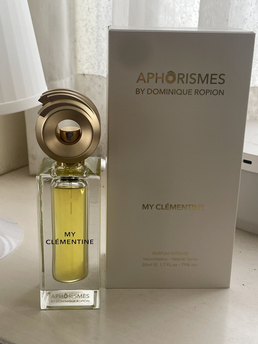 ODKParfums's tweet photo. 寝香水はマイクレモンティーヌ。
ほっこりあたたかいマンダリンオレンジ🧡

土日は勤労です。早めに寝ます。
みなさま、おやすみなさいませ。 https://t.co/rXDIdFpR9e