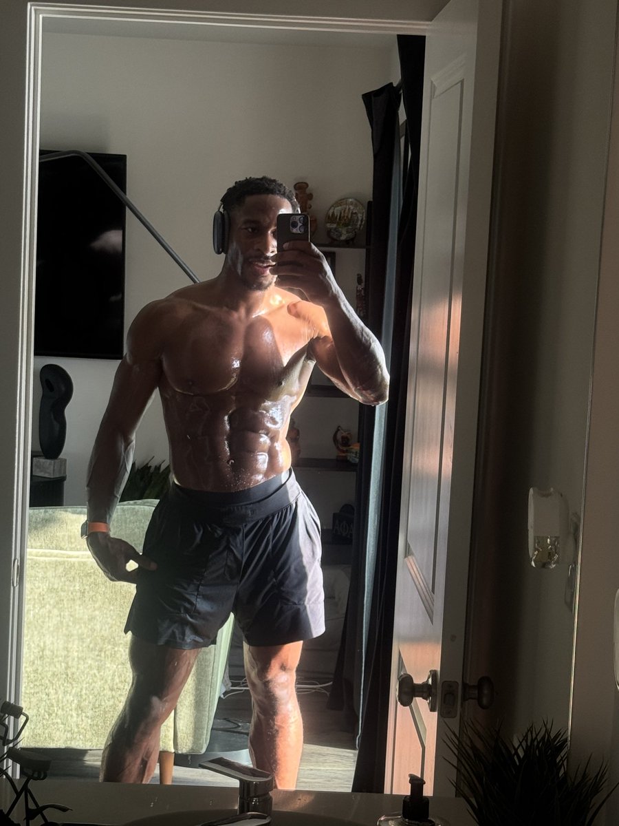 qtwjr_'s tweet photo. Slippery when wet 🤭 https://t.co/cUtZinnD6i