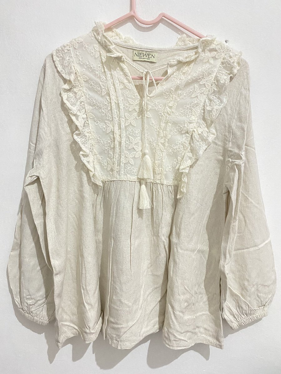 thistsania's tweet photo. @lvychaa blouse niewen, muat bb 45-55kg bisa co lewat 🍊 kakkk https://t.co/5fteq9NiEd
