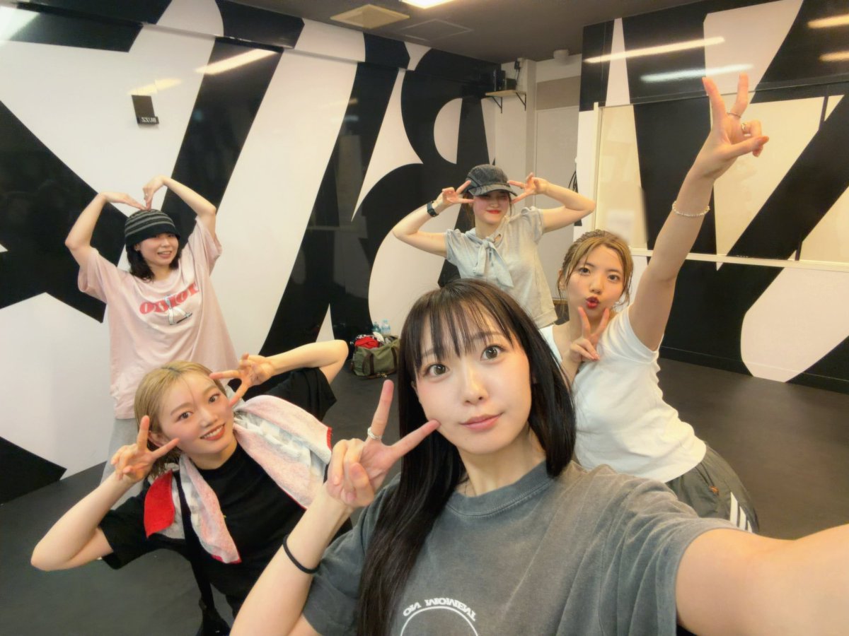 Saito_Shuka's tweet photo. 6月から始まるツアーリハスタート！
今日はダンサーのみんなとリハっ💃♡
汗ダクダクのみんなよく頑張りましたー！

ぜひ遊びに来てくれると嬉しいです！

8月16日はMy Birthday＋ZeppでLIVE！
絶対きてー！！！！！

詳しくはこちら
https://t.co/nddxj8Vogt

 #しゅかライブ https://t.co/TI4QTLAwoQ