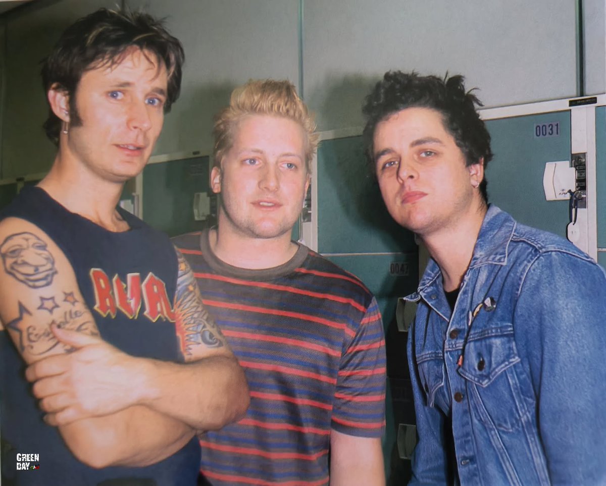 GreenDayItaly_'s tweet photo. A look back at Green Day

#greenday #billiejoearmstrong #trecool #mikedirnt https://t.co/Q0a0VMyCkQ