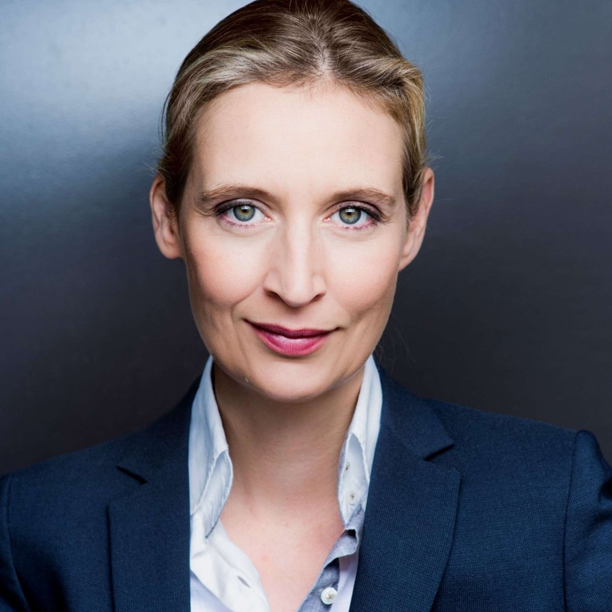 HeimatliebeDE's tweet photo. Alice Weidel, Deutschlands zukünftige Bundeskanzlerin. 🇩🇪 https://t.co/eJD9HHmAAF