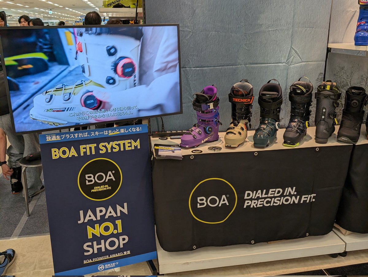 snowmonkey109's tweet photo. 仕事帰りにカスタムフェア参戦⛷️
ブーツの9割はBOAだった😳
#石井スポーツ
#カスタムフェア東京 https://t.co/f84ptrRJ85