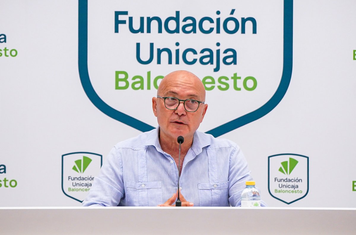 unicajaCB's tweet photo. 🗣️Antonio López Nieto: “La afición de 10, lo mejor de la temporada”

📰 NOTICIA https://t.co/AkXzmVZ8aD

💚💜 #YoSoyDelUnicaja https://t.co/vMcPrM7OiN