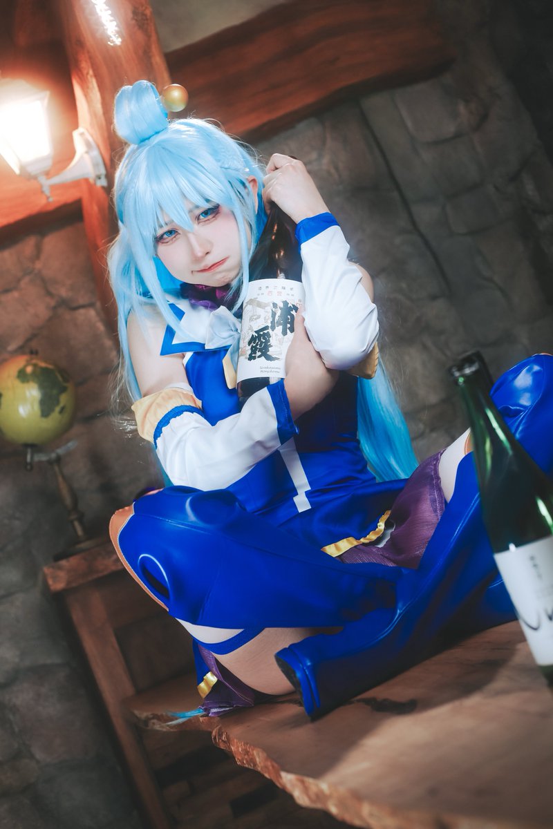 onara_bazooka21's tweet photo. cosplay/コスプレ

この素晴らしい世界に祝福を！/このすば
アクア Aqua
┈┈┈┈┈┈┈┈┈┈
「このシュワシュワは私のよ！絶対に渡さないんだから！」

photo:@hiroshi0628cos 

 #このすば  #アクア https://t.co/i06CoP3lIE