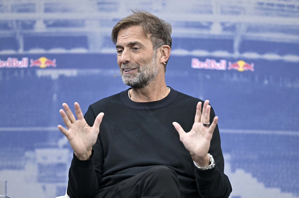 bt3's tweet photo. 🚨🚨🚨🚨🚨🗣️ يورغن كلوب:

مباراة الافتتاح؟

لقد كانت مباراة عن أخطاء تكتيكية بحتة! 🥶

لم يقدم أي من الفريقين أداءً جيدًا.

رغم التفوق العددي بـ11 لاعبًا ضد 9، فاجأوك بهجمة مرتدة.

لماذا؟ لأن خط الدفاع كان متراجعًا أكثر من اللازم، وهي مشكلة تكررت طوال المباراة.

جنوب أفريقيا 🇿🇦 لم تستغل ذلك إطلاقًا، ولم تكن المباراة على مستوى فني عالٍ.