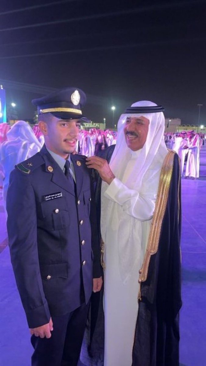 DlakSaad's tweet photo. مااجمل ان تشاهد بذرة صالحة غرستها قد أينعت تفوقا وأثمرت نجاحا وتميزا وفاحت مسك وعنبر .
الف مبروك للاخ العزيز والصديق الغالي والزميل الفاضل  محمد صالح العبدي نائب رئيس تحرير جريدة الجزيره تخرج ابنه الملازم سعود من كلية الملك خالد العسكريه بتفوق وتميز  مع الأمنيات بمزيدا من الافراح والنجاح لكافة افراد أسرته  الكريمه .