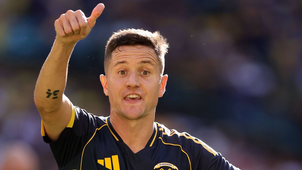 solofichajes123's tweet photo. 💣Ander Herrera negocia su fichaje por el @RealZaragoza, cobrando el salario mínimo, para acabar su carrera en el equipo maño, según desvela @__AngelGarcia__ 

▪️El centrocampista de 36 años se encuentra libre tras desvincularse al Boca Juniors 

#PrimeraFederacion https://t.co/EsZr2baTAl
