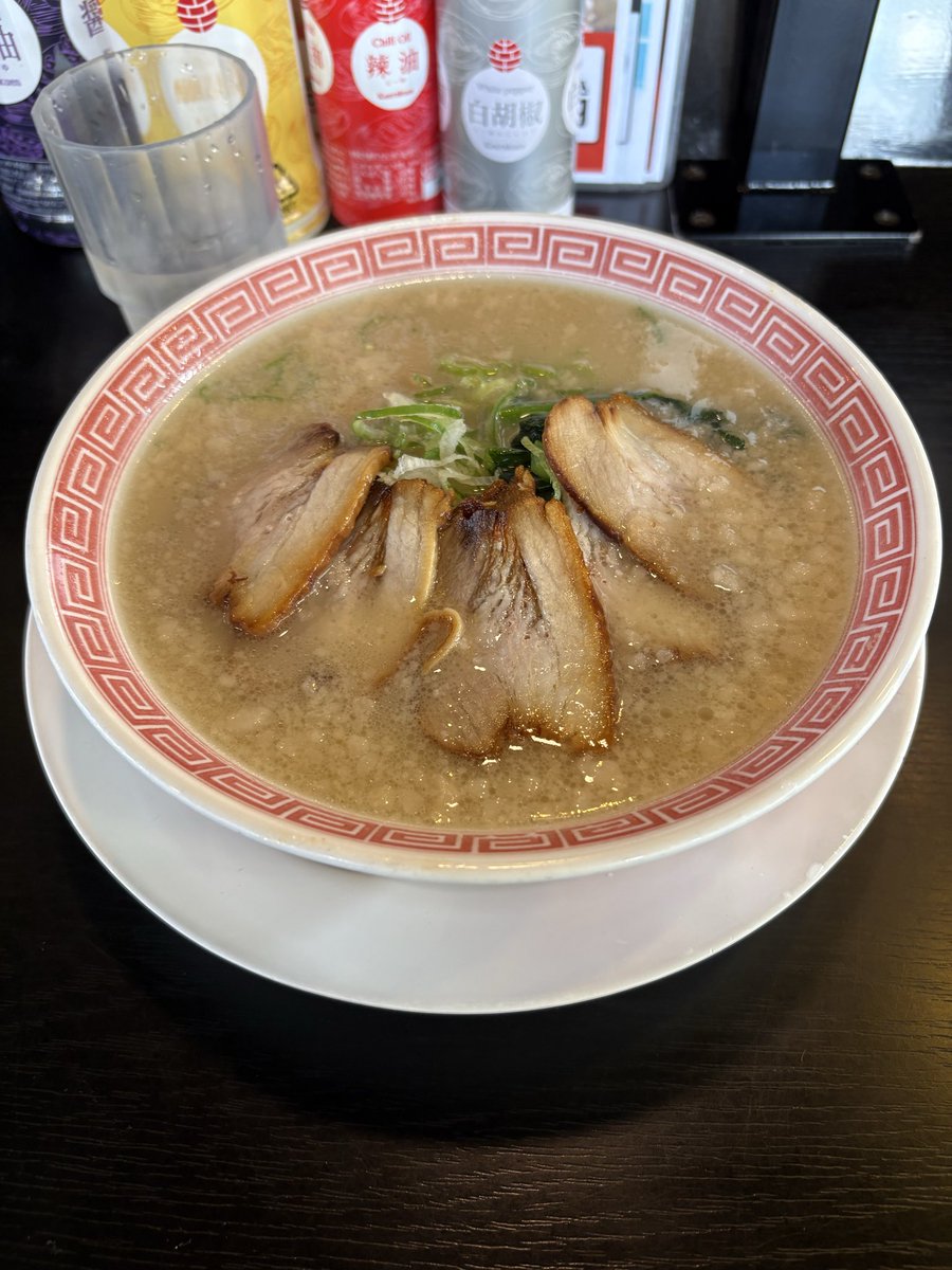 123sacrifice's tweet photo. 今日のお昼は幸楽苑の塩とんこつでした😚

これニンニクが入っていたのかな🤔

二郎系を食べた時みたいに汗が吹き出して来ました😅

幸楽苑はメニュー豊富なので平日のお昼リピしようかなと思いました😑 https://t.co/7OXvOza6BQ