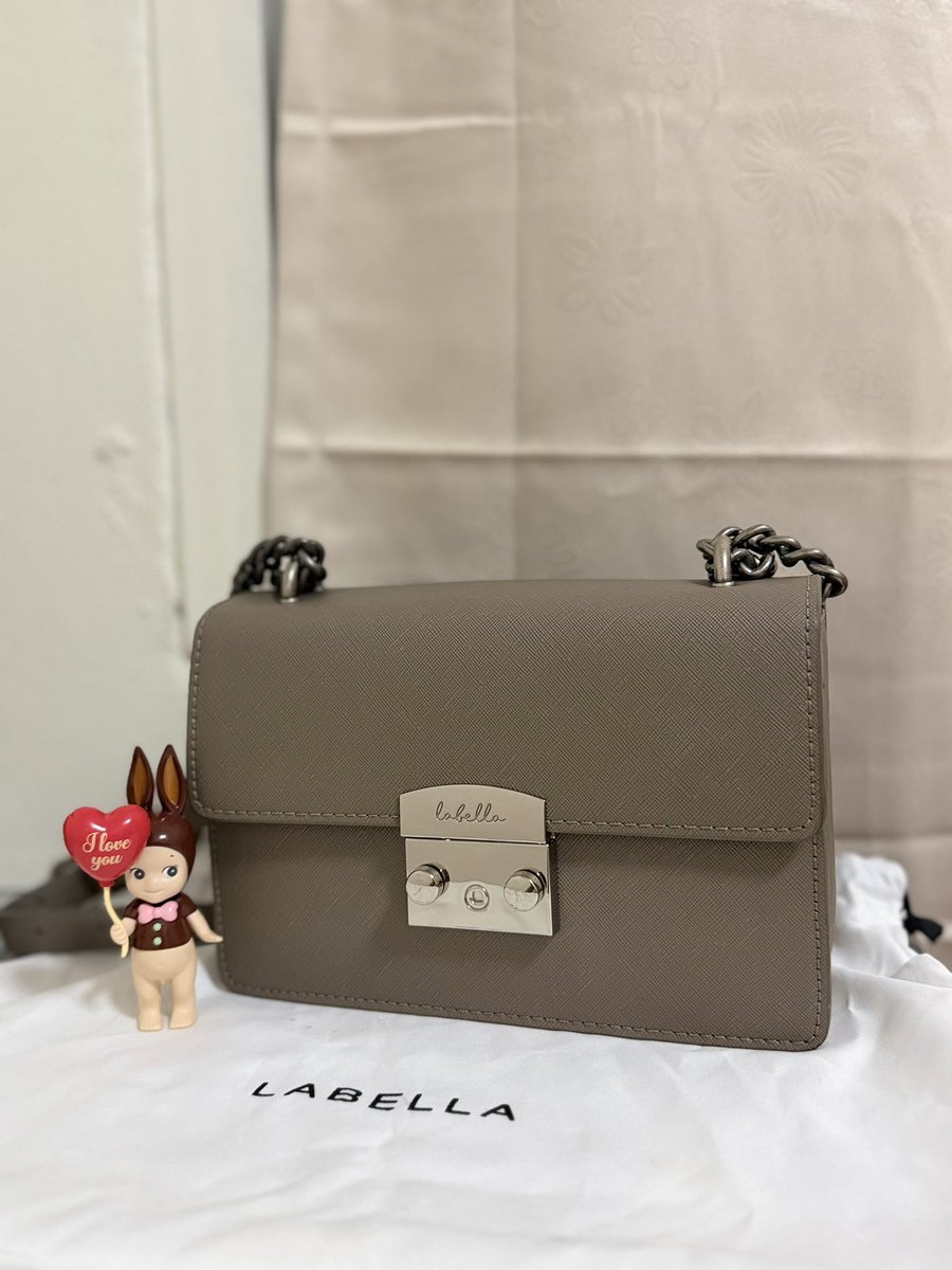 plmnko_01's tweet photo. ส่งต่อกระเป๋า Labella : รุ่น Luna M ไซต์ใหญ่ มีถุงผ้าให้ทักมาขอดูพต.ได้งับ 
📌 ราคา 1000 รวมส่ง
#ส่งต่อเสื้อผ้ามือสอง #ส่งต่อกระเป๋ามือ2 #ส่งต่อกระเป๋ามือ2สภาพดี #กระเป๋าLABELLA #ส่งต่อเสื้อผ้า https://t.co/FKAJ2zKdtN
