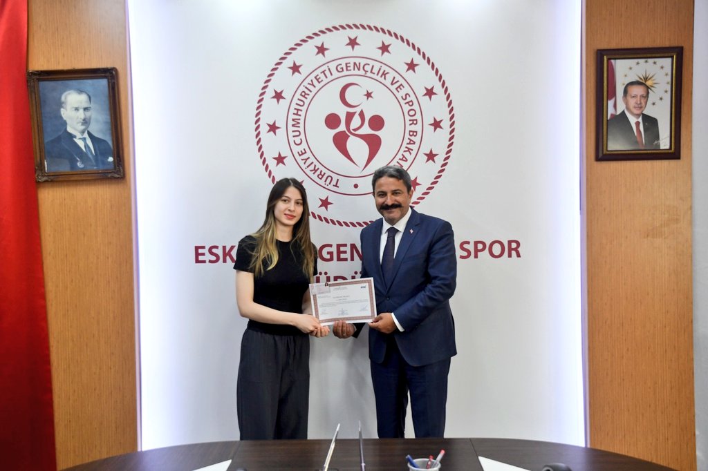 GSB_Eskisehir's tweet photo. 🚑 İLK YARDIM GÖNÜLLÜLERİMİZE BELGELERİ TAKDİM EDİLDİ

Eskişehir Kız Öğrenci Yurdunda kalan AFAD Gönüllüsü öğrencilerimiz, ilk yardım eğitimlerini başarıyla tamamlayarak İlk Yardımcı Belgeleri ve Kimlik Kartlarını teslim aldı.

@oa_bak @gencliksporbak https://t.co/7yn4Lbujvl