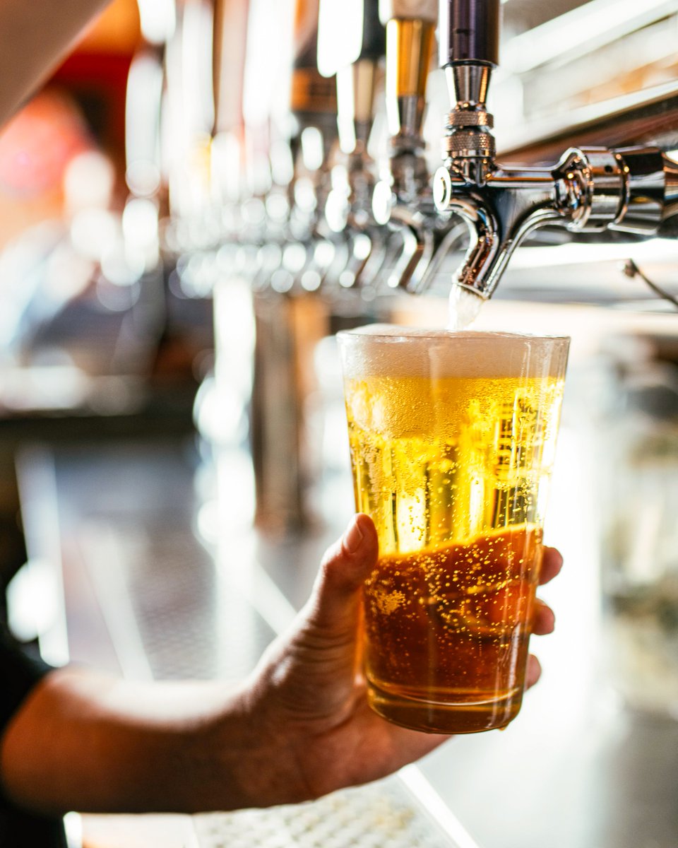 deadendbbq's tweet photo. Friday's callin' ๐ป Stop by for a brew, you earned it.
#localbrews #brewsontap #bbqlovers #bbqrestaurant #knoxville https://t.co/Fl5aUhzell
