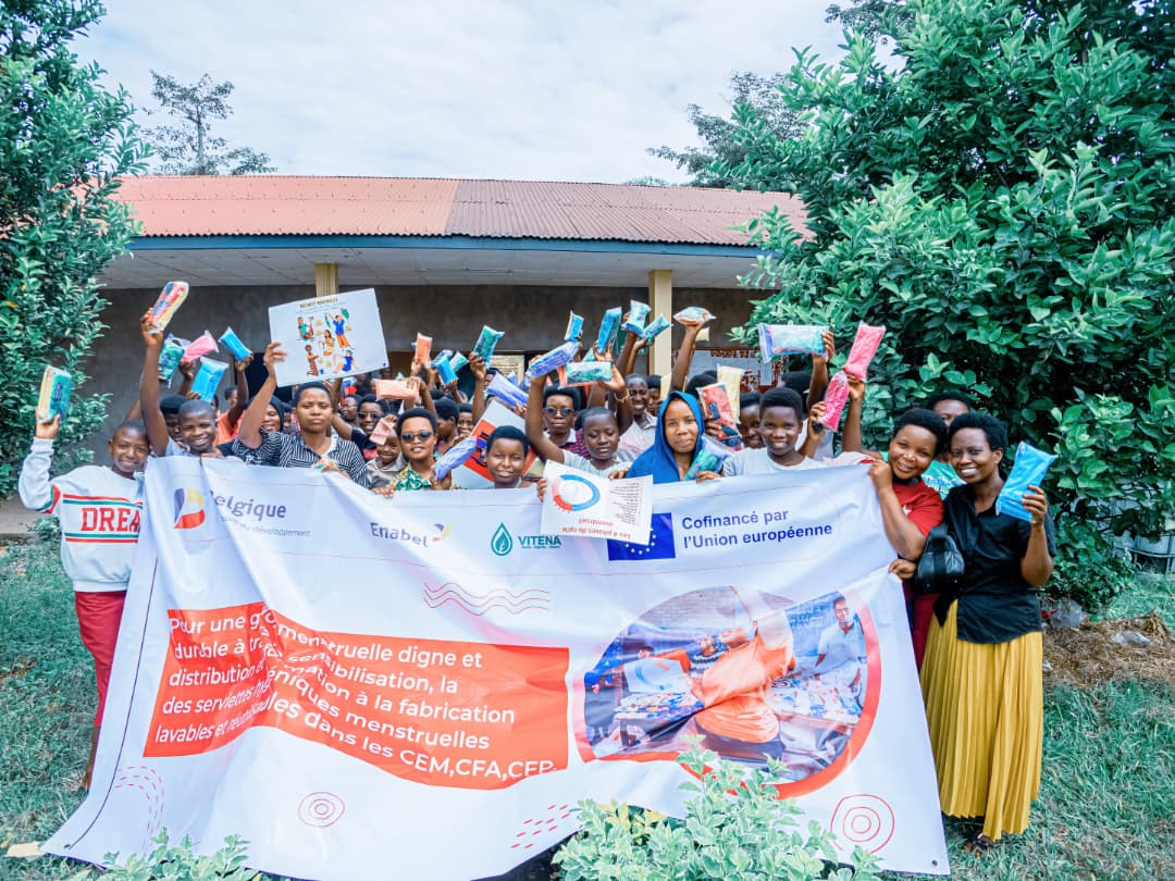 EnabelauBurundi's tweet photo. 2/2 Déployée pendant tout le mois de juin dans 20 centres de formation professionnelle, cette campagne de sensibilisation permettra à 787 jeunes filles d’accéder à des serviettes menstruelles réutilisables et contribuera à briser les tabous liés aux règles.#ActForImpact https://t.co/JBA1HGziUd