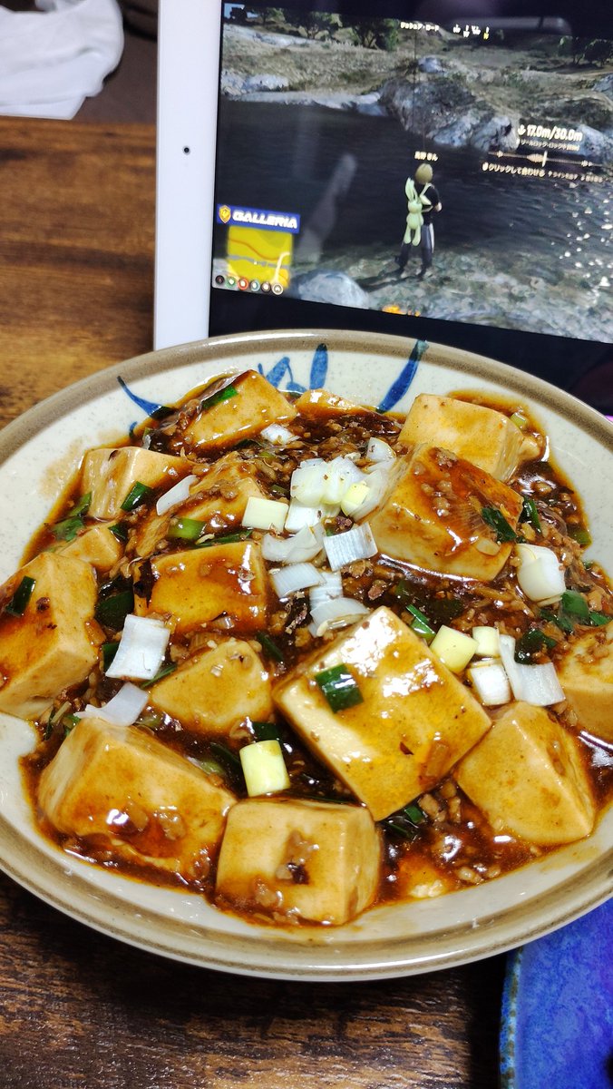 yuka_Chim_'s tweet photo. しごおわ帰宅で御飯出来たょ───────っ！

麻婆飯
贅沢サラダ
氷結無糖角レモンハイボール
#ツイッター晩酌部
#Twitter晩酌部
#夕飯 #兼食 https://t.co/tMJUKAmWsY