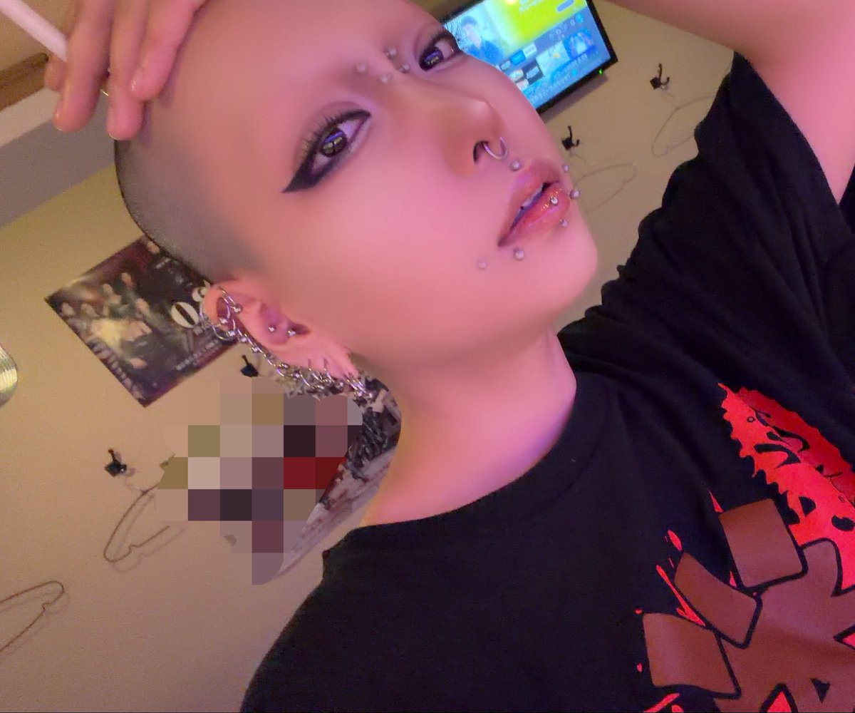 sH1_69's tweet photo. 割と本気で坊主考えてるんやけど
坊主にしても推してくれる❓
坊主にするならHolicの店内でバリカン使って断髪式します。
割と本気で考えてるし真剣によろしく
⬇️⬇️⬇️⬇️⬇️⬇️ https://t.co/Fyi4R9eE0x