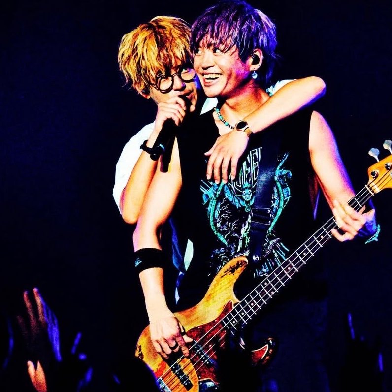 be_gr0202's tweet photo. ブルラル名古屋！！
自名義良番だったのに踏まえ、それより早かった友達のおかげで今ツアーも最高の位置でかつ4枚目の最後の曲の絡みを目の前で見れて幸せだった😭

ブルエンもオーラルも個人的に大好きなバンドTOP3に入る超我得な対バンありがとうございました～！！残りのツアーも楽しみ！！🔥 https://t.co/o42kDWaCn3