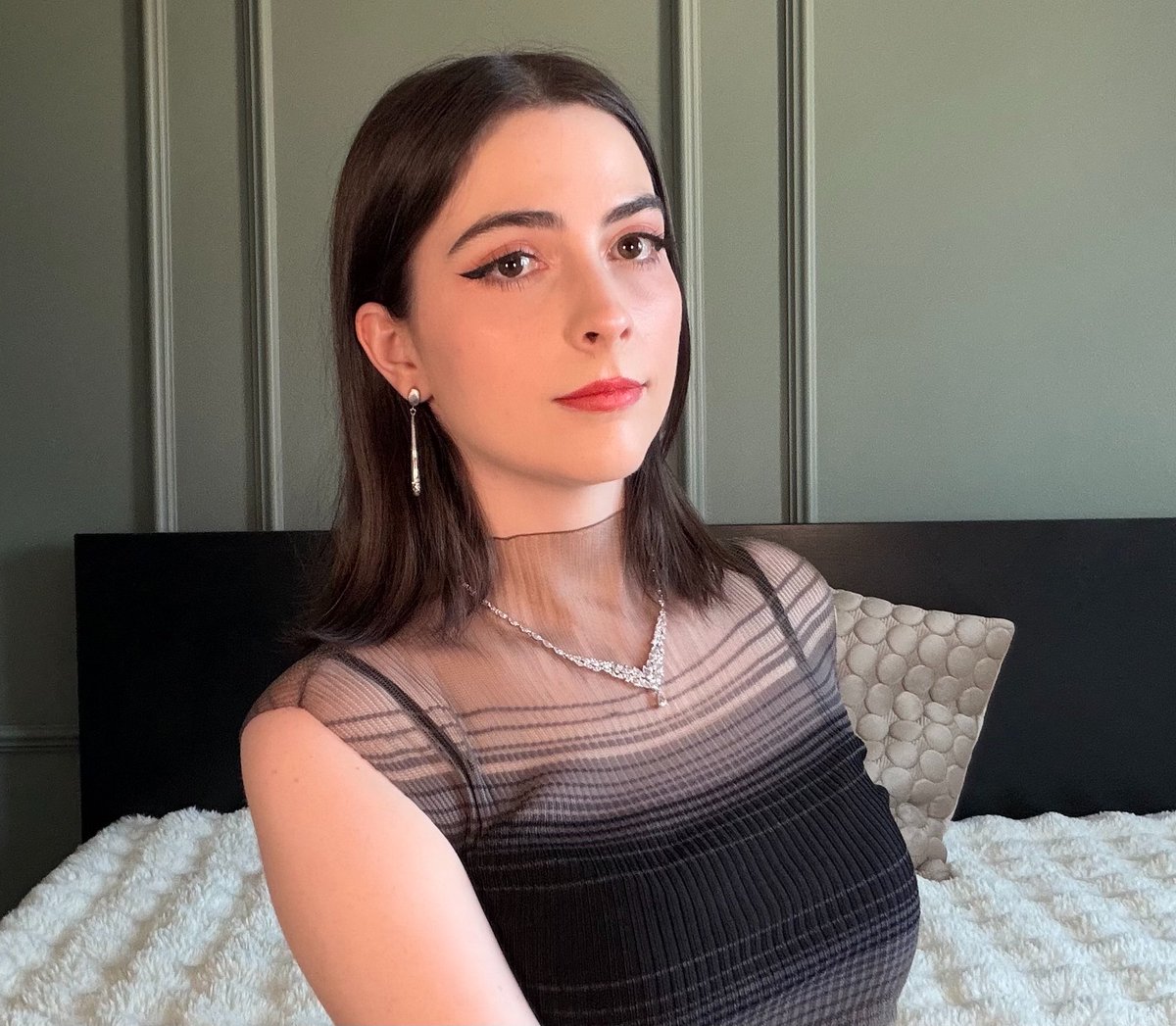 theskylucy's tweet photo. I am your financial advisor and I order you to give me all your money, it’s best for you🤓 https://t.co/UZuPDmhkIu