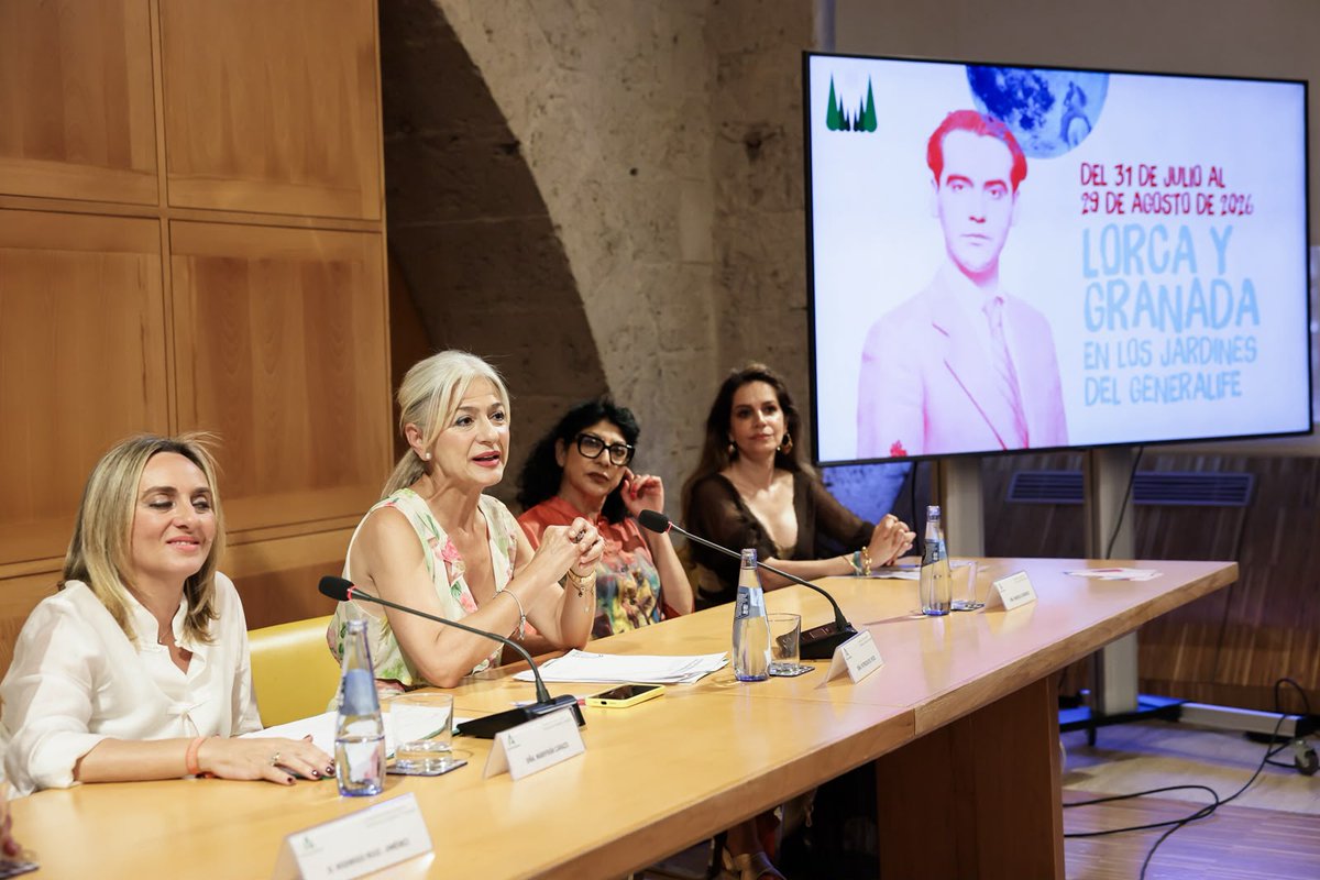Patricia_Pozo_'s tweet photo. Presentamos con @marifrangr la 25 edición de 'Lorca y Granada en los Jardines del Generalife', ciclo referente del flamenco por el que ya han pasado más de 850.000 espectadores.

Manuela Carrasco, el Ballet Flamenco de #Andalucía y los 30 años de 'Omega', protagonistas este año. https://t.co/U45piuWv7u