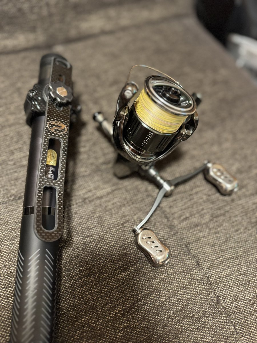 shuffle_07's tweet photo. 酒が進みますが🍶
明日も早いので🎣おやすみなさい😴

車はカスタムしないけど、釣り具はカスタム😆 https://t.co/vi2wUICmAU