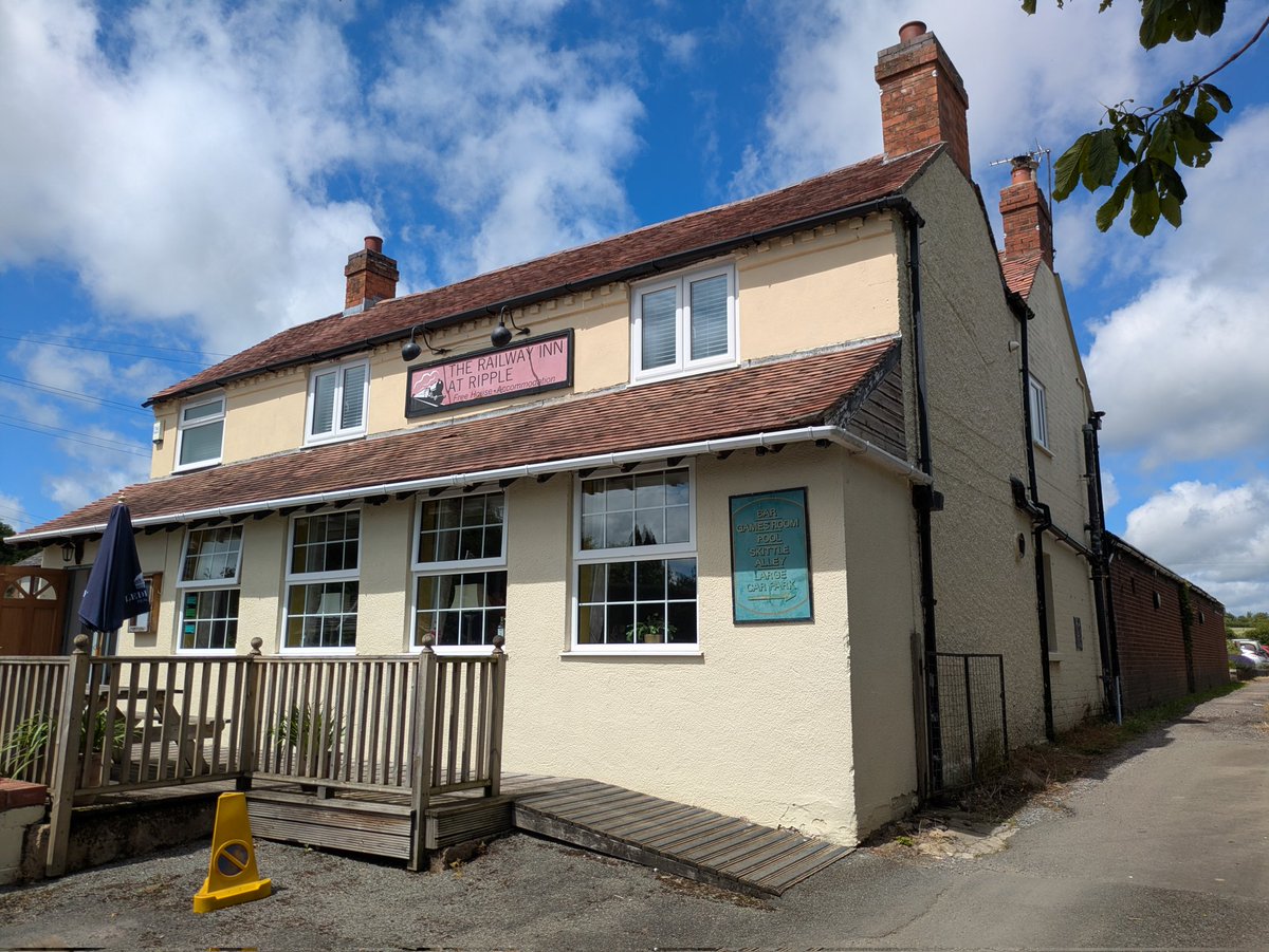 Mappiman1's tweet photo. 715

Remote Good Beer Guide Ticking.

The Railway Inn at Ripple, Worcestershire.

Not the easiest to get to.  I've lived in Worcestershire all my life and never heard of the village 🤣 https://t.co/sFgF9cHCkV